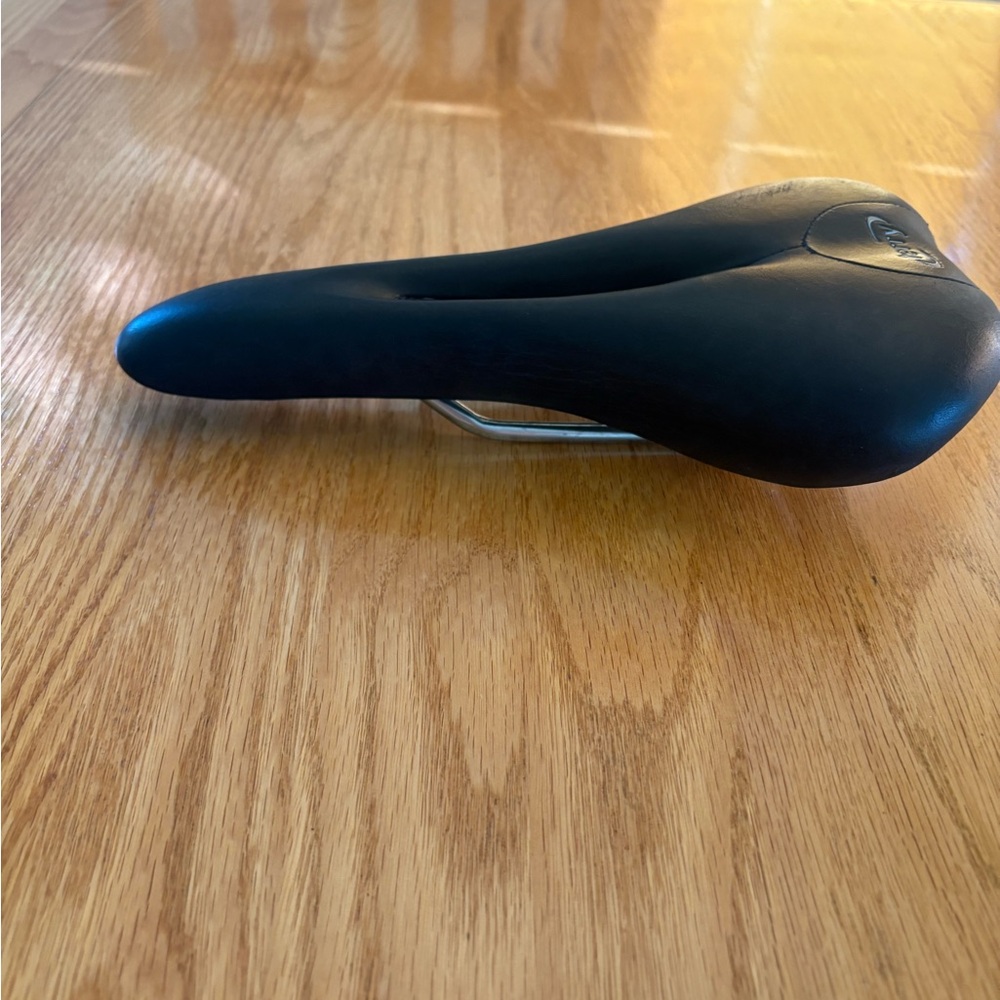 Terry Zero X bike seat with black on black dot design, vanox rails, 232 g - Picture 5 of 5